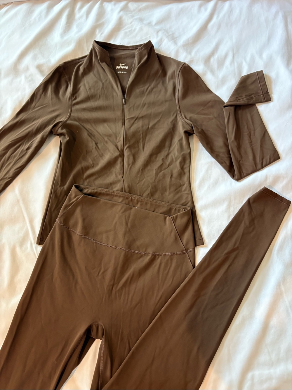 SKIMS 1/2-Zip Mock-Neck Long-Sleeve Top & Matte High-Waisted Leggings- Brown
